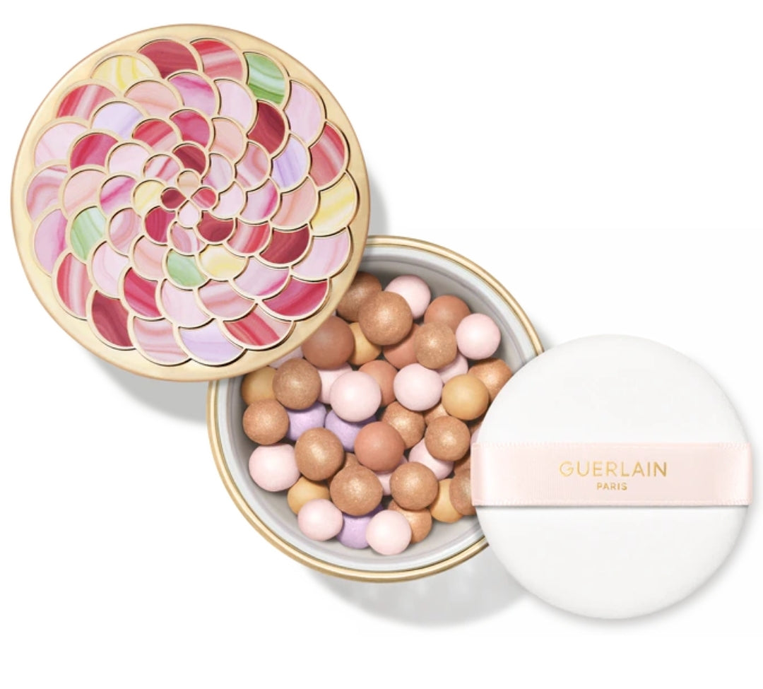 MÉTÉORITES
SETTING & FINISHING PEARLS OF POWDER Doree